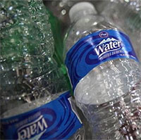 Đây là những lý do bạn không nên tái sử dụng chai nhựa