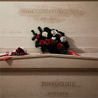 Tại sao Marie Curie được chôn cất trong quan tài lót chì?