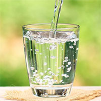 Uống nước đun sôi để nguội hay trà tốt cho sức khỏe hơn?