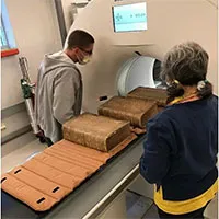 Chụp CT cuốn sách thế kỷ 16 phát hiện ra những bí mật thời Trung Cổ