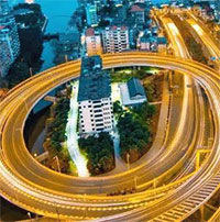Tòa chung cư nằm giữa lòng cầu vượt, chỉ vỏn vẹn 3 người ở nhưng chẳng ai dám di dời