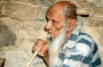 Chiếc sừng kỳ lạ của cụ già Yemen