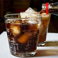 Điều gì xảy ra với cơ thể khi bạn uống một lon Coca-Cola?