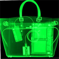 Vì sao laptop luôn phải bỏ ra khỏi hành lý xách tay khi qua máy soi chiếu?