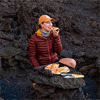 Video độc đáo nướng bánh pizza tại núi lửa đang hoạt động