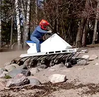 Ra mắt xe vượt địa hình 18 bánh chạy bằng điện