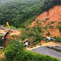 Sạt lở xảy ra do đâu, vì sao không thể báo trước?