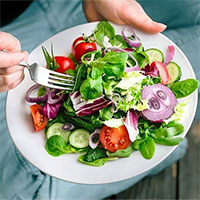 Chuyên gia cảnh báo tác dụng phụ đáng sợ khi ăn chay sai cách