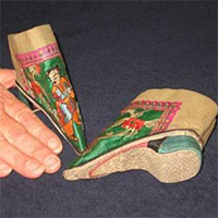 Vì sao phi tần không được để lộ đôi chân trước mặt hoàng đế?