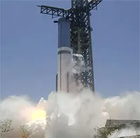 Video: "Quái vật" của SpaceX nhả khói khổng lồ trước sứ mệnh lịch sử