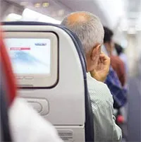 Vì sao phải dựng thẳng lưng ghế máy bay khi cất và hạ cánh?