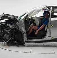 Tai nạn xe hơi ở tốc độ 200km/h khủng khiếp như thế nào?