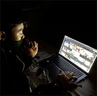 Những hậu quả khó lường khi người trẻ thức khuya “cày” phim