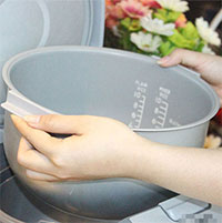 Tại sao khi nấu xong vẫn không nên mở nắp nồi cơm điện?