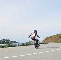 Xe điện vượt địa hình chỉ có một bánh của Trung Quốc