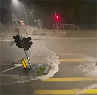 Tại sao Hong Kong hứng chịu mưa lũ lớn bất thường?