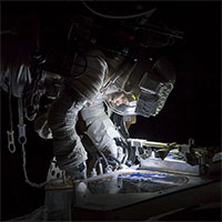 Vì sao các phi hành gia không thể uống trà hay cà phê trong không gian?