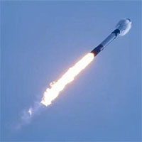 Vệ tinh internet của tỉ phú Musk liên tục bị đốt cháy trong không gian