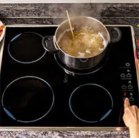 Dùng bếp gas hay bếp điện an toàn hơn? Báo cáo từ chuyên gia cho thấy kết quả bất ngờ!