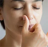 Nghẹt mũi một bên là bệnh gì?