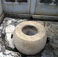 Miệng giếng Trân phi trong Cố cung rất nhỏ, làm sao Từ Hi có thể khiến vị phi tần này "chui lọt" xuống giếng sâu?