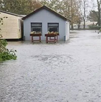 Cơn bão Ciaran hoành hành ở châu Âu được gọi là “quả bom thời tiết” do những điểm khác thường đến thế nào?