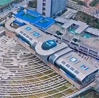 Các kĩ sư Trung Quốc di chuyển bến xe buýt nặng 30.000 tấn hàng trăm mét bằng cách "đi bộ"
