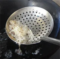 Cách tái chế dầu ăn cũ
