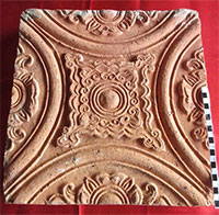 Phát hiện gạch cổ quý hiếm hơn 600 năm trong ngôi đền Vua Hồ