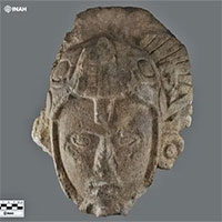 Phát hiện tượng chiến binh Maya đội rắn trên đầu