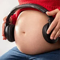 Những âm thanh thai nhi nghe khi trong bụng mẹ có tác dụng kích thích não bộ