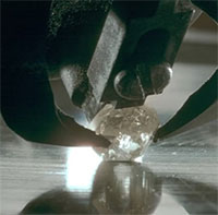 Vật liệu có thể soán ngôi kim cương về độ cứng