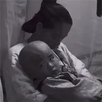 Tại sao phụ nữ thời xưa rõ ràng có thể cho con bú, nhưng các gia đình giàu thường thuê bà vú về nuôi con?