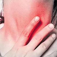 Cổ họng nóng rát do đâu?
