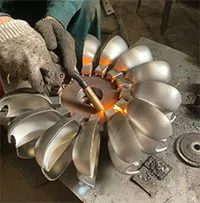 Thanh niên không bằng cấp, chế máy "bắt suối nhả điện" giúp dân vùng cao