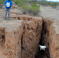 Mặt đất nứt toác nhiều nơi, con người gây ra và đang gánh hậu quả