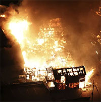 Thảm họa chồng chất tại Nhật Bản: Động đất khiến nhiều tòa nhà cháy lớn, hàng loạt thiết bị liên lạc bị gián đoạn