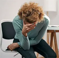 Cúi xuống bị đau đầu là bệnh gì? Có nguy hiểm không?