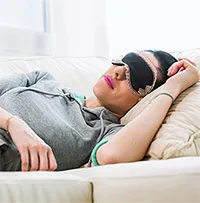Nghiên cứu chỉ ra mối liên hệ bất ngờ giữa giấc ngủ trưa và tuổi thọ: Nghỉ đúng cách giúp não "chậm già", sống lâu