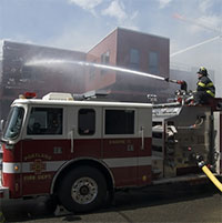 Hoạt động bí mật của lính cứu hỏa: Tại sao họ phun nước vào tường?