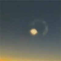 Vật thể giống UFO lao qua bầu trời Bắc Kinh