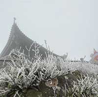 Băng tuyết phủ trắng chùa Đồng trên đỉnh Yên Tử