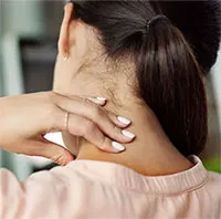 Đau cứng cổ là bệnh gì?
