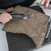 Đan Mạch phát hiện chữ viết cổ nhất vùng Scandinavia trên con dao 2.000 năm tuổi