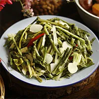Hai sai lầm khi ăn dưa muối ngày Tết gây hại sức khỏe