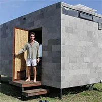 Ngôi nhà kỳ lạ được làm từ hàng ngàn chiếc túi nilon