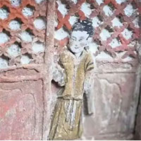 Gò đất lộ bất thường khi tuyết rơi, lão nông liều mình đào bới, nào ngờ thấy cảnh bên trong liền bỏ chạy