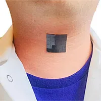 Thiết bị dán cổ giúp người nói không cần đến dây thanh âm