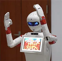 Giảng viên trường quân đội chế tạo robot biết múa hát, dạy tiếng Anh