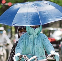 Miền Bắc nắng nóng diện rộng dịp nghỉ lễ Giỗ Tổ Hùng Vương, Hà Nội lên 40 độ C